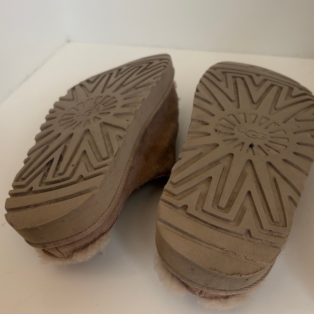 UGG Slides - Picture 11 of 11